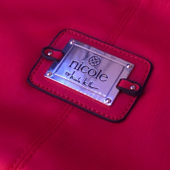 Meet your Posher, Purses galore - Picture 4 of 14